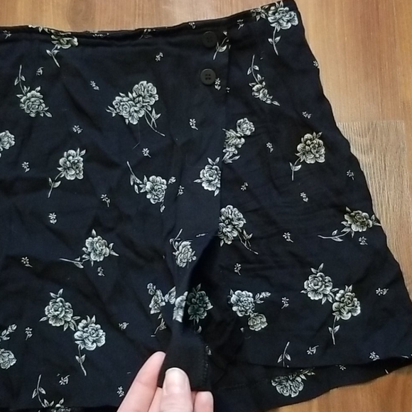 Dynamite Skort w/ Rose Pattern - Picture 2 of 8